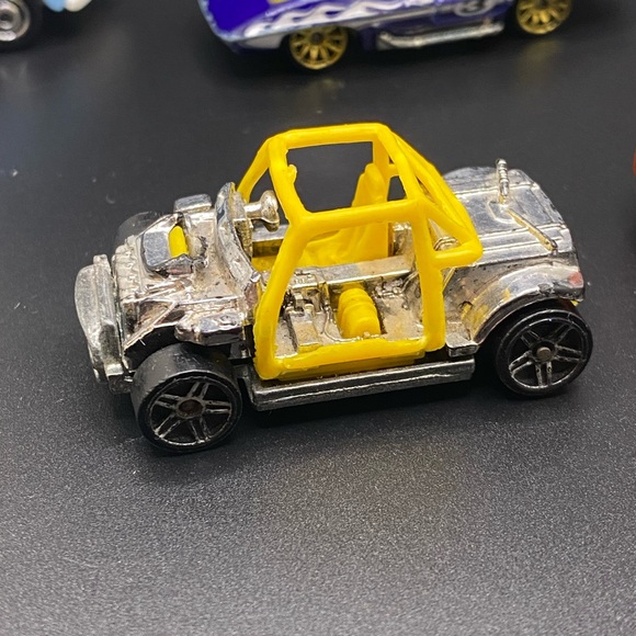 Hot Wheels Bundle of 5 Corvette-VW Bug-Yellow Morris Mini-Tomb Up-Supdogg - Picture 9 of 14